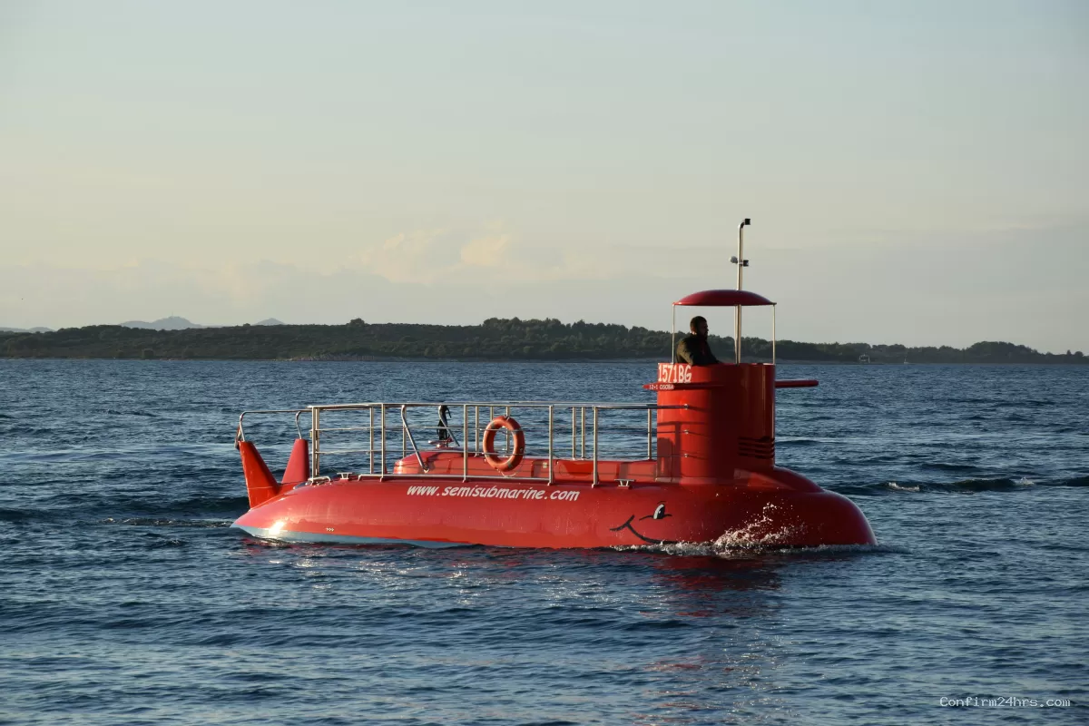 Semi submarine at North Bay Island